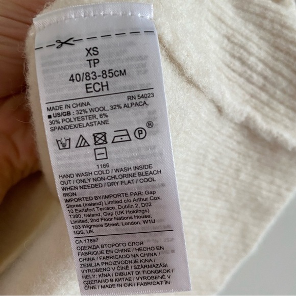 🍂fall drop🍂 Puff Sleeve sweater Banana Republic - Picture 4 of 5